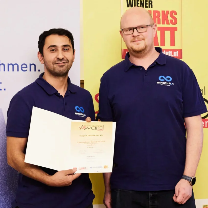 Yasin Özkan und Ronald Stöger von Simplex Installation bei den Bezirks Business Awards 2024